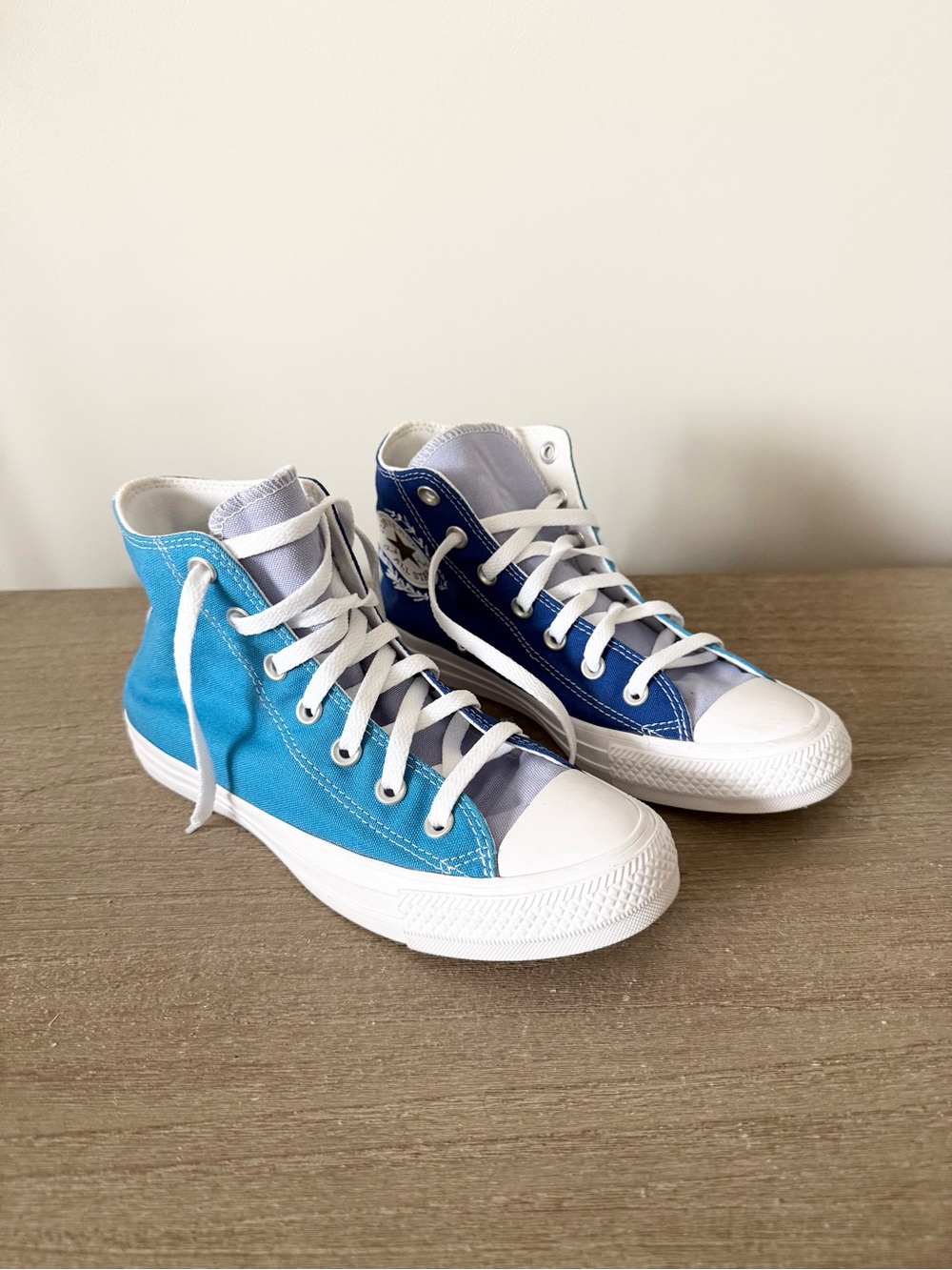 Converse Two-Tone High Top Sneakers in Blue Multi w Floral Sketch Design Size 7
